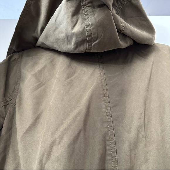 Banana Republic Military Park in Olive Green - Picture 15 of 16